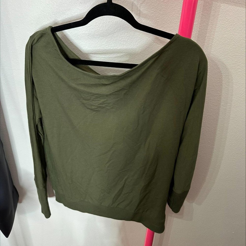 OLIVE & OAK LONG SLEEVE SHIRT- SIZE M‎